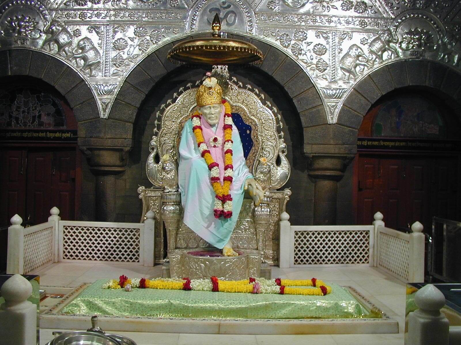 Pune to Shirdi Taxi Service