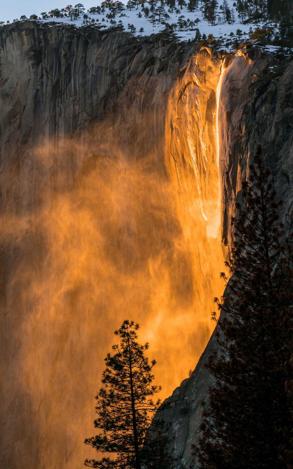 Yosemite Firefall: The Mysterious Structure Of Nature! Here Lava Falls From The Waterfall