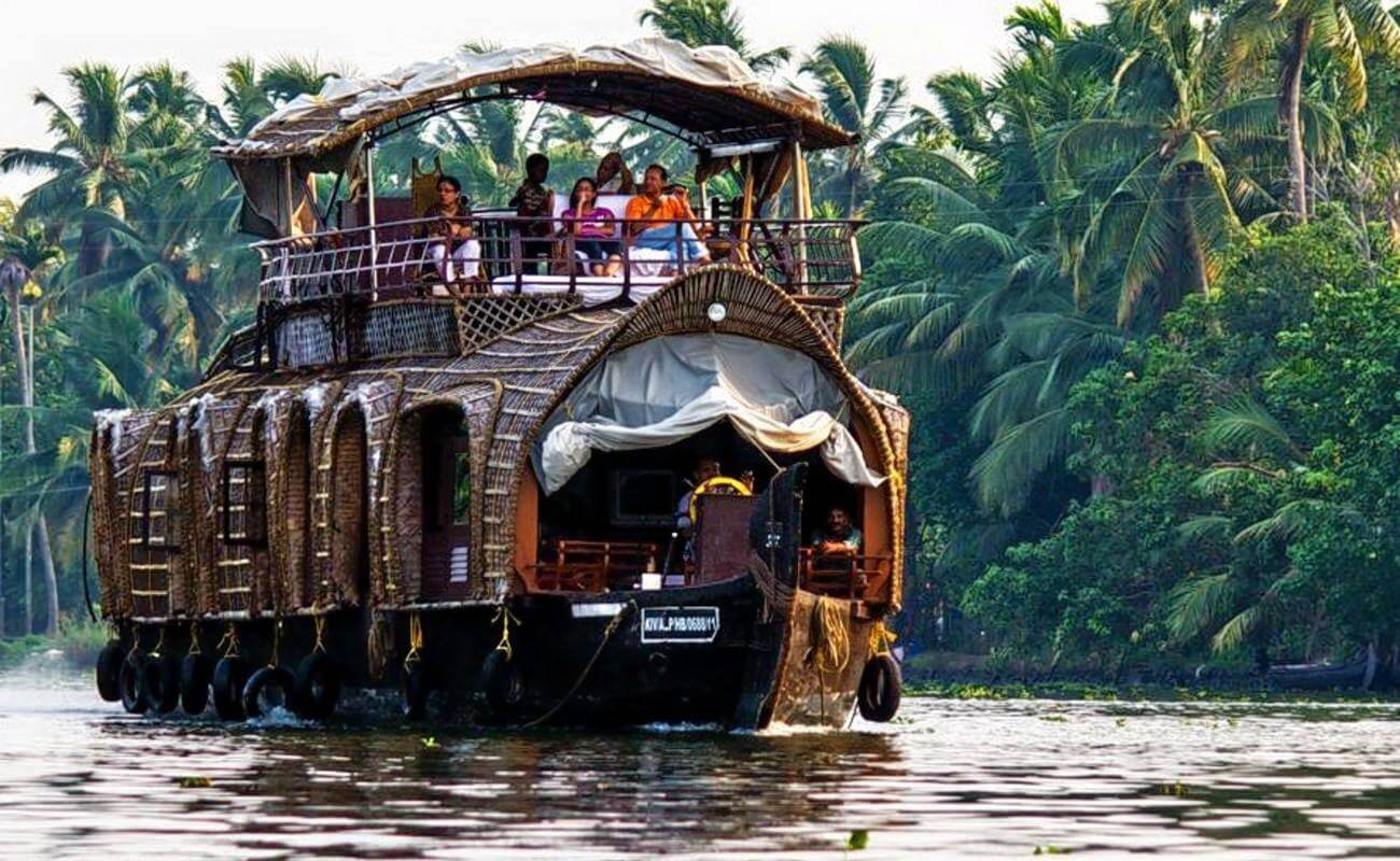 Munnar and Thekkady with Periyar lake Taxi Service with Kumarakom